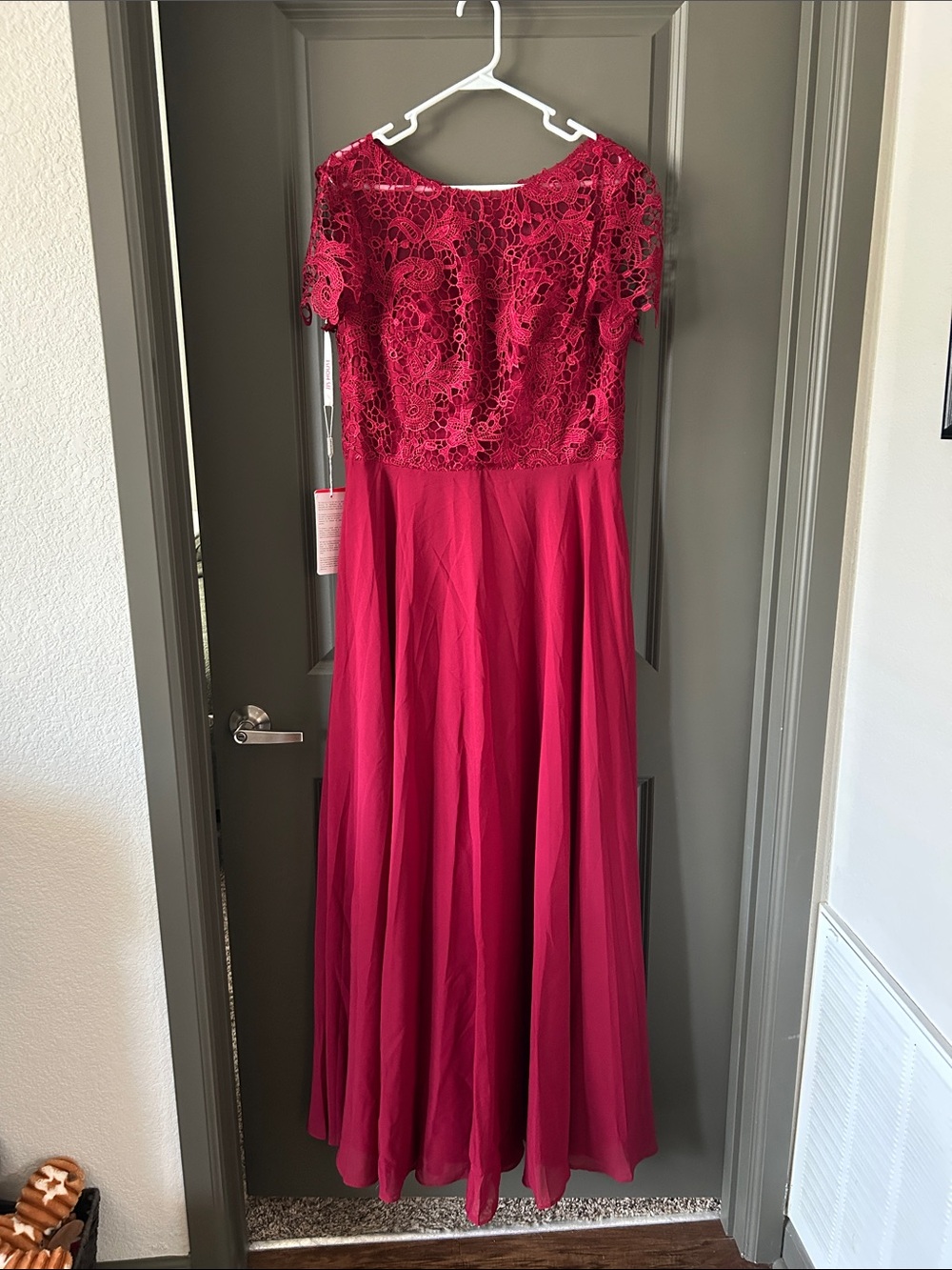 Elegant Women's Lace Bodice Maxi Dress in Dark Red